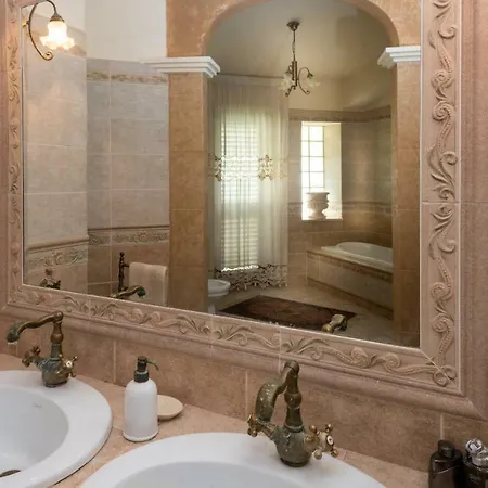 Synthesis Luxury Suites