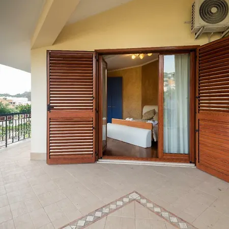 Synthesis Luxury Suites Vendégház